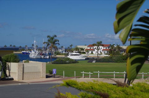 Marina Park View - Accommodation Newcastle 8