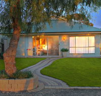 17 QED Lakehouse - Accommodation Newcastle