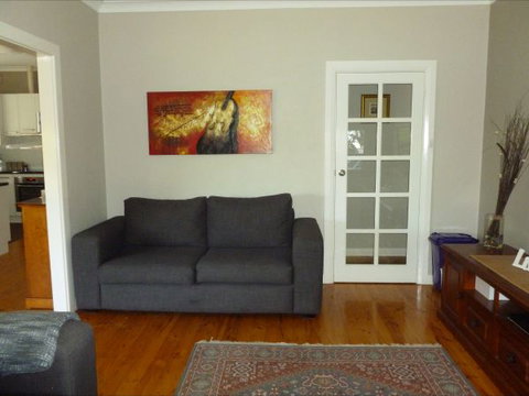 Clove Hitch Holiday House - Accommodation Newcastle 1