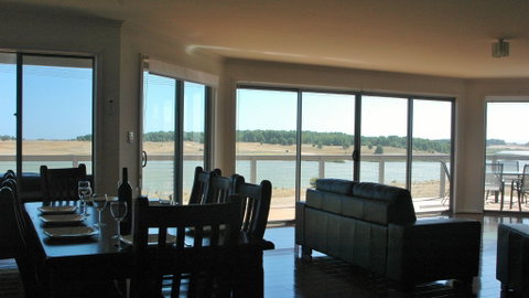 Parrydyse Clayton Bay - Accommodation Newcastle 4