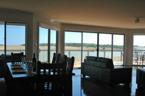 Parrydyse Clayton Bay - Accommodation Newcastle 0