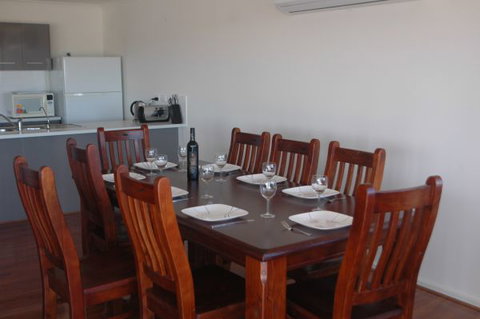 Parrydyse Clayton Bay - Accommodation Newcastle 3