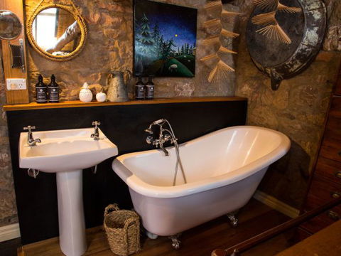 Farm Pod At Twamley Farm - Accommodation Newcastle 5