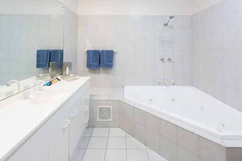 Adventure Backpackers - Accommodation Newcastle 4