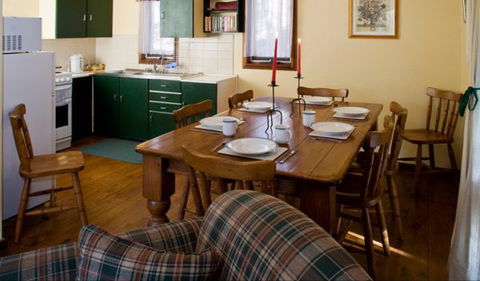 Arch Cottage - Accommodation Newcastle 0