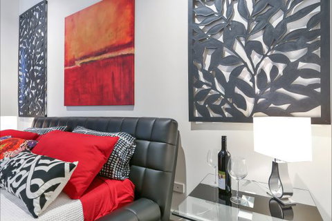 Barossa White House: The West Wing - Accommodation Newcastle 2