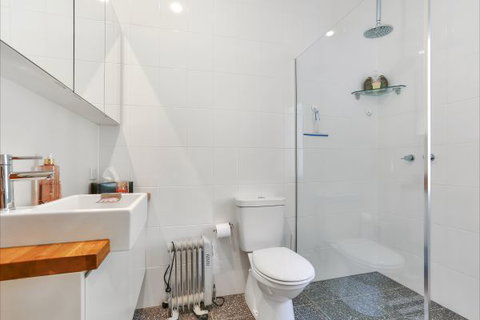 Barossa White House: The West Wing - Accommodation Newcastle 3