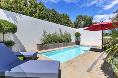 Barossa White House: The West Wing - Accommodation Newcastle 5