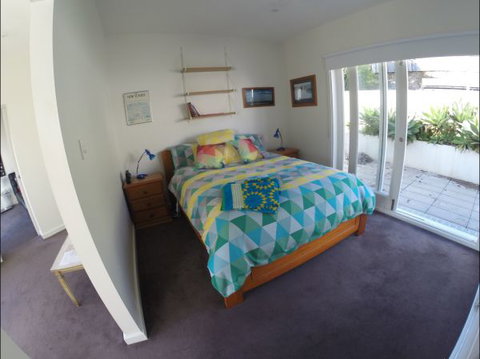 Barossa White House: The West Wing - Accommodation Newcastle 9