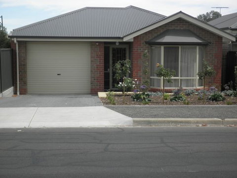 C&C's Bed And Breakfast - Accommodation Newcastle 1