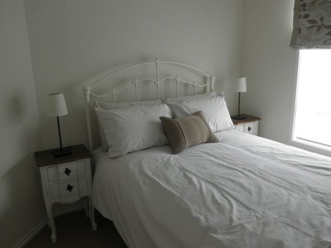 C&C's Bed And Breakfast - Accommodation Newcastle 3