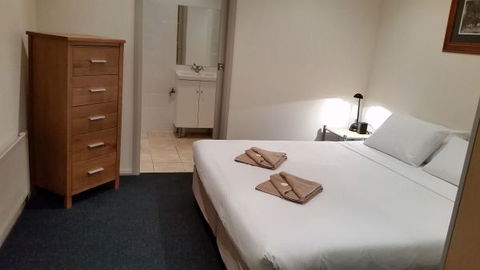 Cedarwood Apartments - Accommodation Newcastle 4