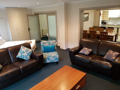 Cedarwood Apartments - Accommodation Newcastle 8