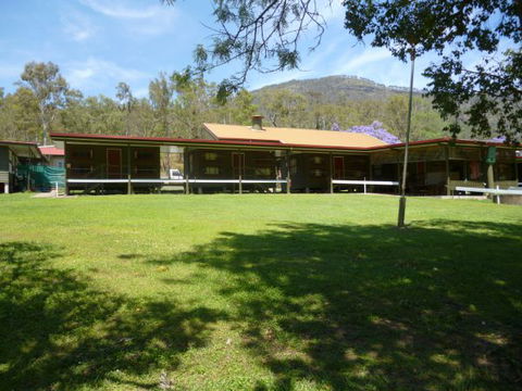 Christmas Creek Cafe` And Cabins - Accommodation Newcastle 2