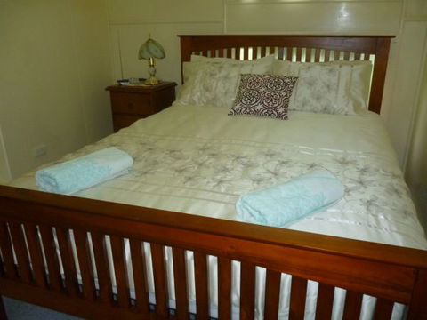Christmas Creek Cafe` And Cabins - Accommodation Newcastle 3
