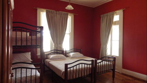 Eddy's Of Canowindra - Accommodation Newcastle 3