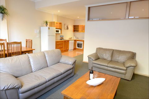 Falls Creek Country Club - Accommodation Newcastle 9