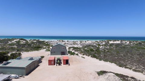 Fowlers Bay Beach House - Accommodation Newcastle 0