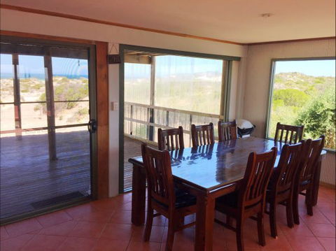 Fowlers Bay Beach House - Accommodation Newcastle 4