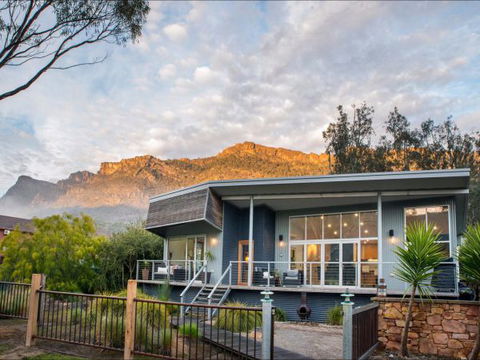 Icon Central Halls Gap - Accommodation Newcastle 0