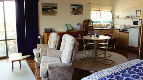 Yardarm B&B - Accommodation Newcastle 0