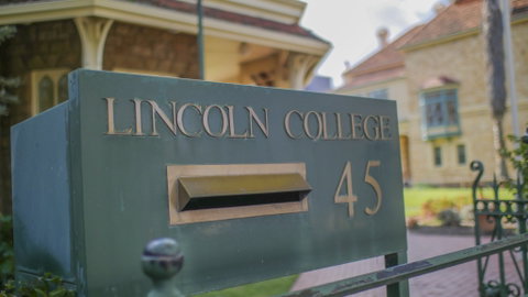 Lincoln College - Accommodation Newcastle 0