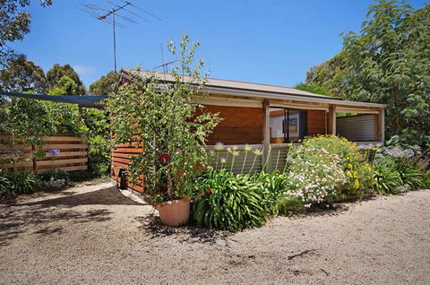 Ocean Grove Cedar Cabins - Accommodation Newcastle 0