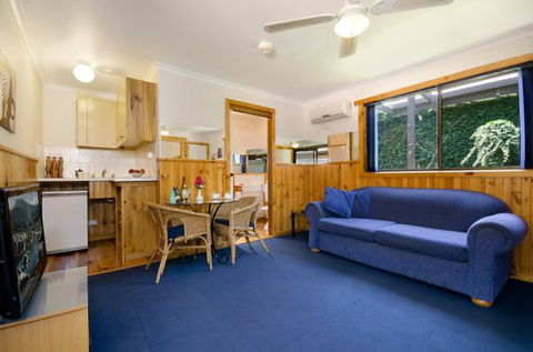 Ocean Grove Cedar Cabins - Accommodation Newcastle 2