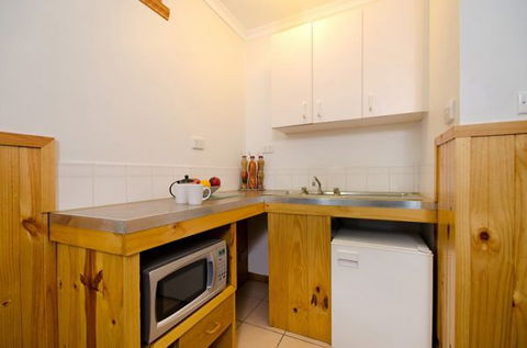 Ocean Grove Cedar Cabins - Accommodation Newcastle 6