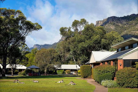 Pinnacle Holiday Lodge - Accommodation Newcastle 0