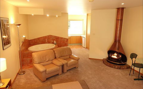 Pinnacle Holiday Lodge - Accommodation Newcastle 1