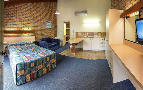 Pinnacle Holiday Lodge - Accommodation Newcastle 2