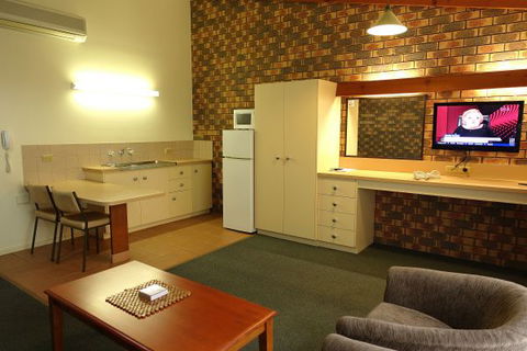 Pinnacle Holiday Lodge - Accommodation Newcastle 3
