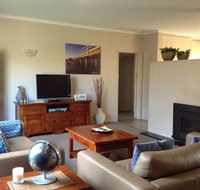 Queen Bee - Accommodation Newcastle