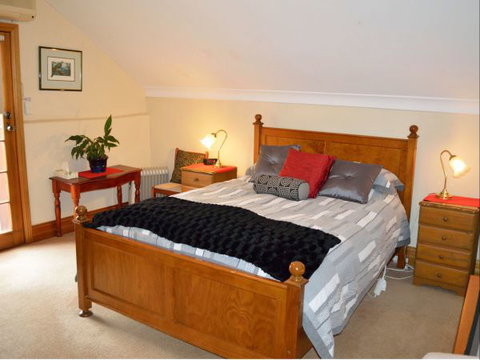 Strathlyn Bed And Breakfast - Accommodation Newcastle 2