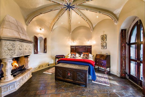 The Castle Keep B&B - Accommodation Newcastle 2