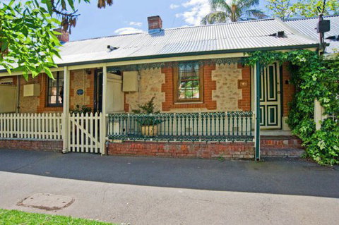 The Lion Cottage - Accommodation Newcastle 1