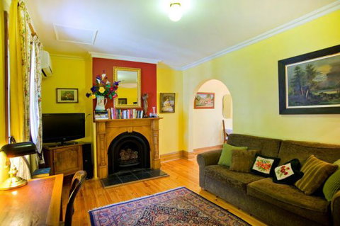 The Lion Cottage - Accommodation Newcastle 2