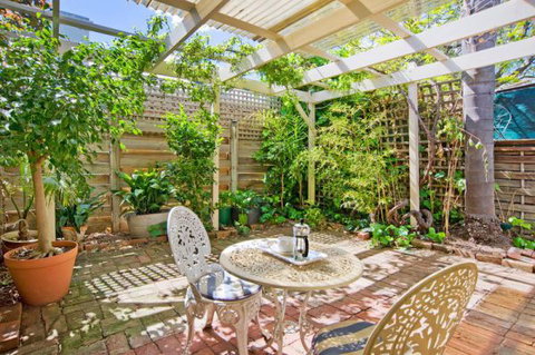 The Lion Cottage - Accommodation Newcastle 4