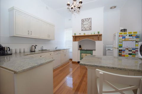 The Provincial Bed & Breakfast - Accommodation Newcastle 1