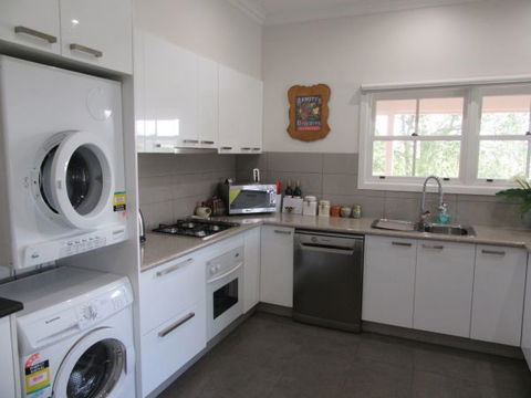 Valley View Cottage - Accommodation Newcastle 2