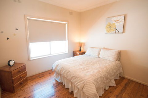 Wang Stays And Short Stops - Accommodation Newcastle 6