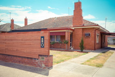 Wang Stays And Short Stops - Accommodation Newcastle 7