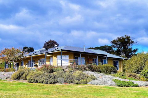 Wild Dog Rise - Accommodation Newcastle 0