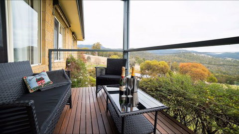 Wild Dog Rise - Accommodation Newcastle 6