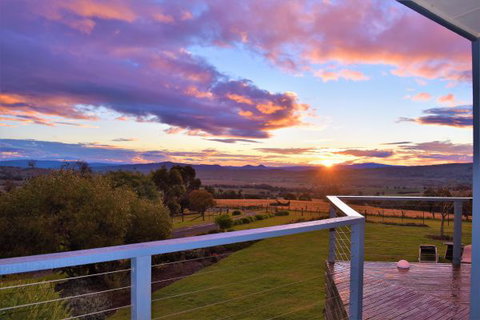 Wild Dog Rise - Accommodation Newcastle 7