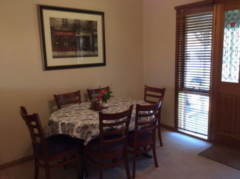 Abrigo Apartment - Accommodation Newcastle 2