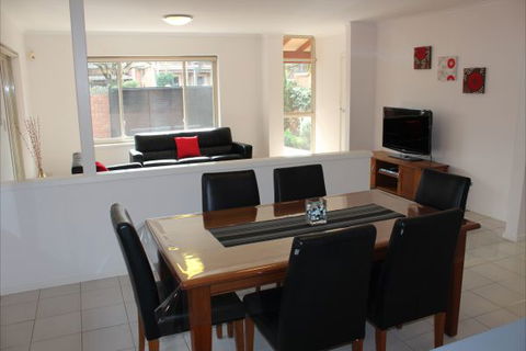 Adelaide Serviced Accommodation - Childers House - Accommodation Newcastle 5