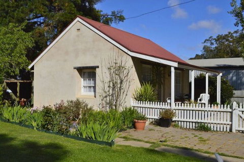 Almond Tree Cottage - Accommodation Newcastle 0
