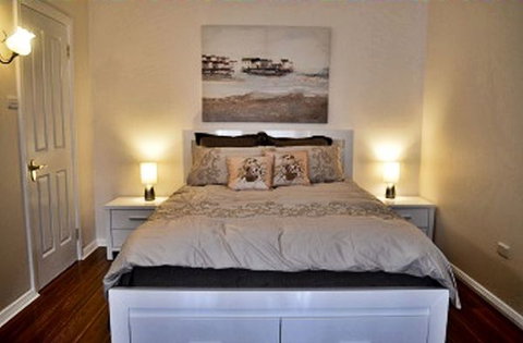 Almond Tree Cottage - Accommodation Newcastle 1